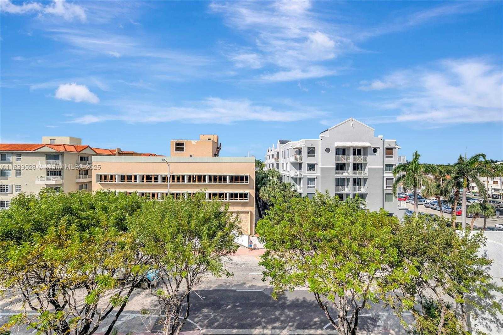 Small Image of 2625 COLLINS AVE #418, Miami Beach Number 44