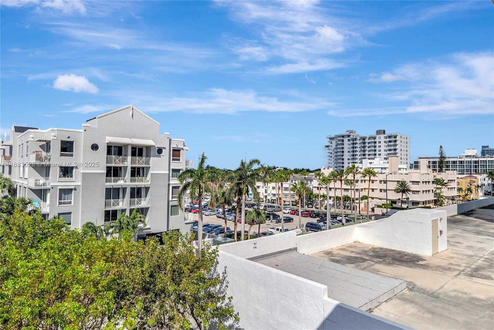 Small Image of 2625 COLLINS AVE #418, Miami Beach Number 45