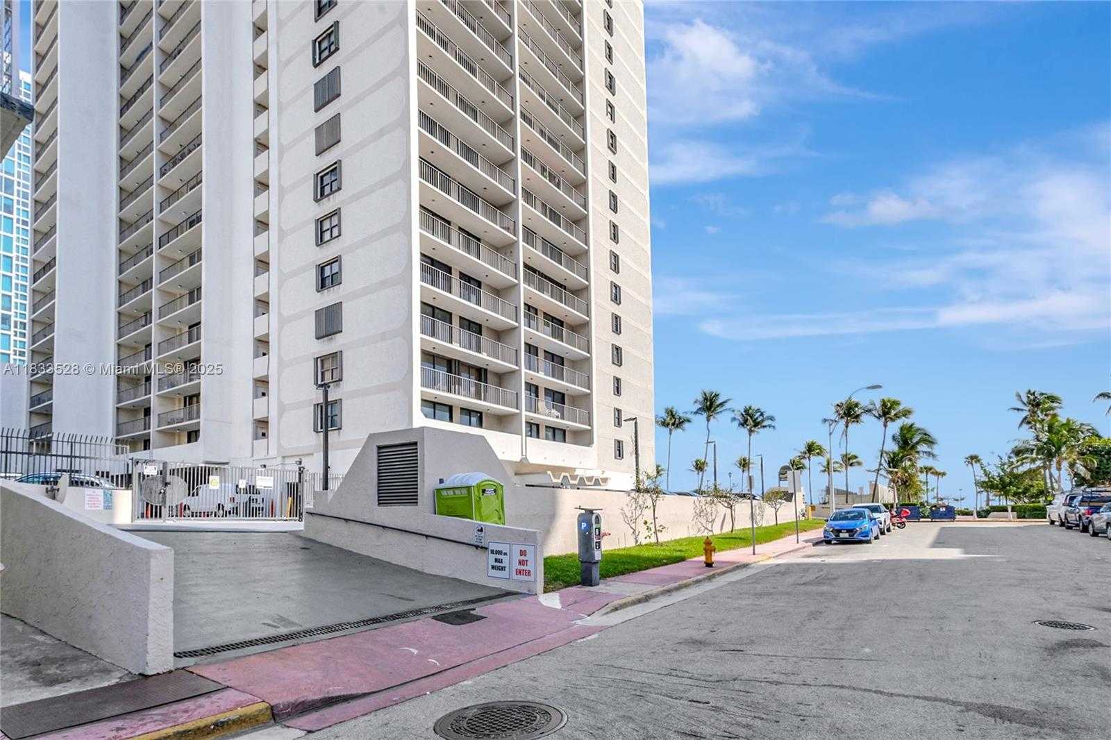 Small Image of 2625 COLLINS AVE #418, Miami Beach Number 46