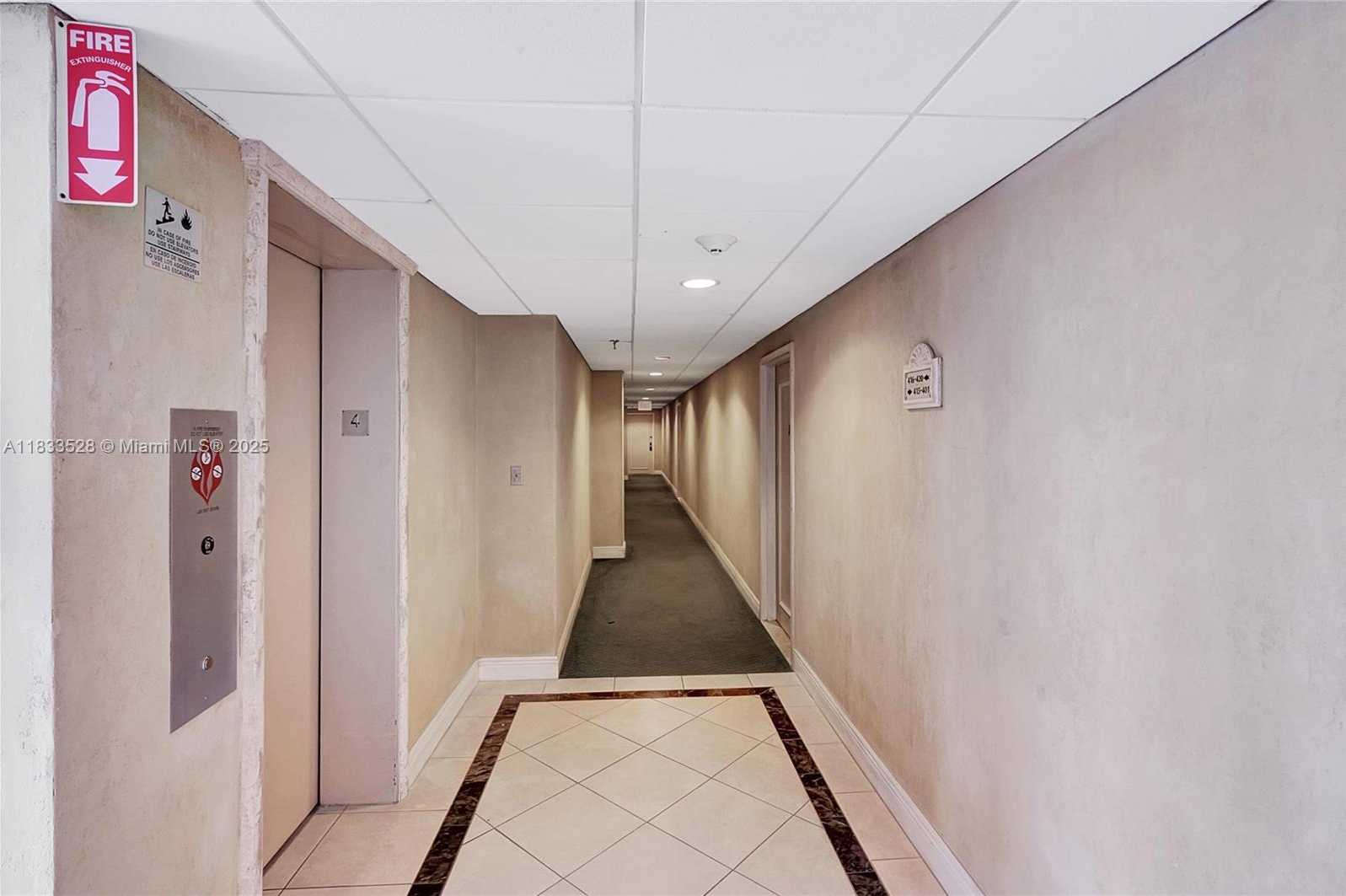 Small Image of 2625 COLLINS AVE #418, Miami Beach Number 5