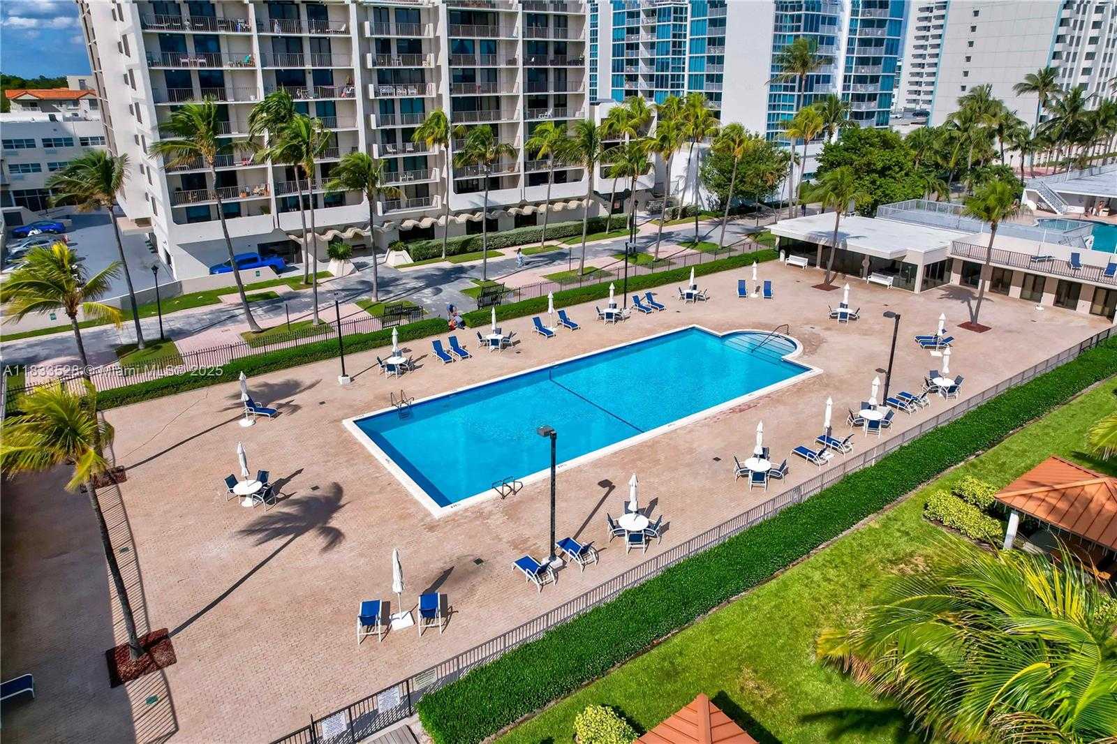 Small Image of 2625 COLLINS AVE #418, Miami Beach Number 6