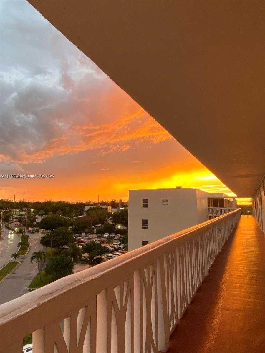 Small Image of 2903 POINT EAST DR #K611, Aventura Number 9