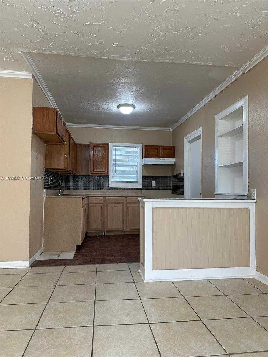 Small Image of 221 WEST 27TH ST #221, Riviera Beach Number 5