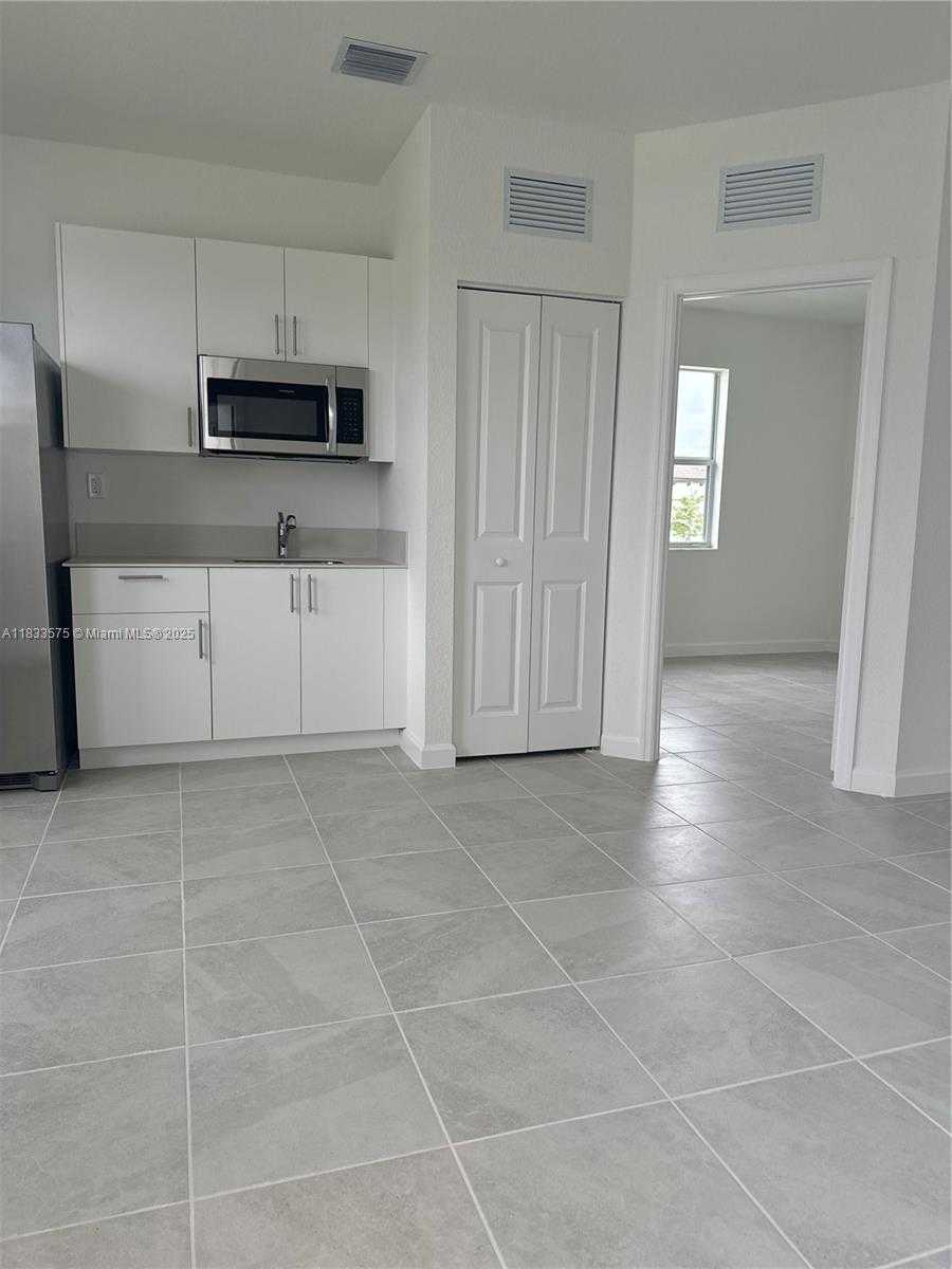 Small Image of 2923 SOUTH EAST 23 AVE #2923, Homestead Number 24