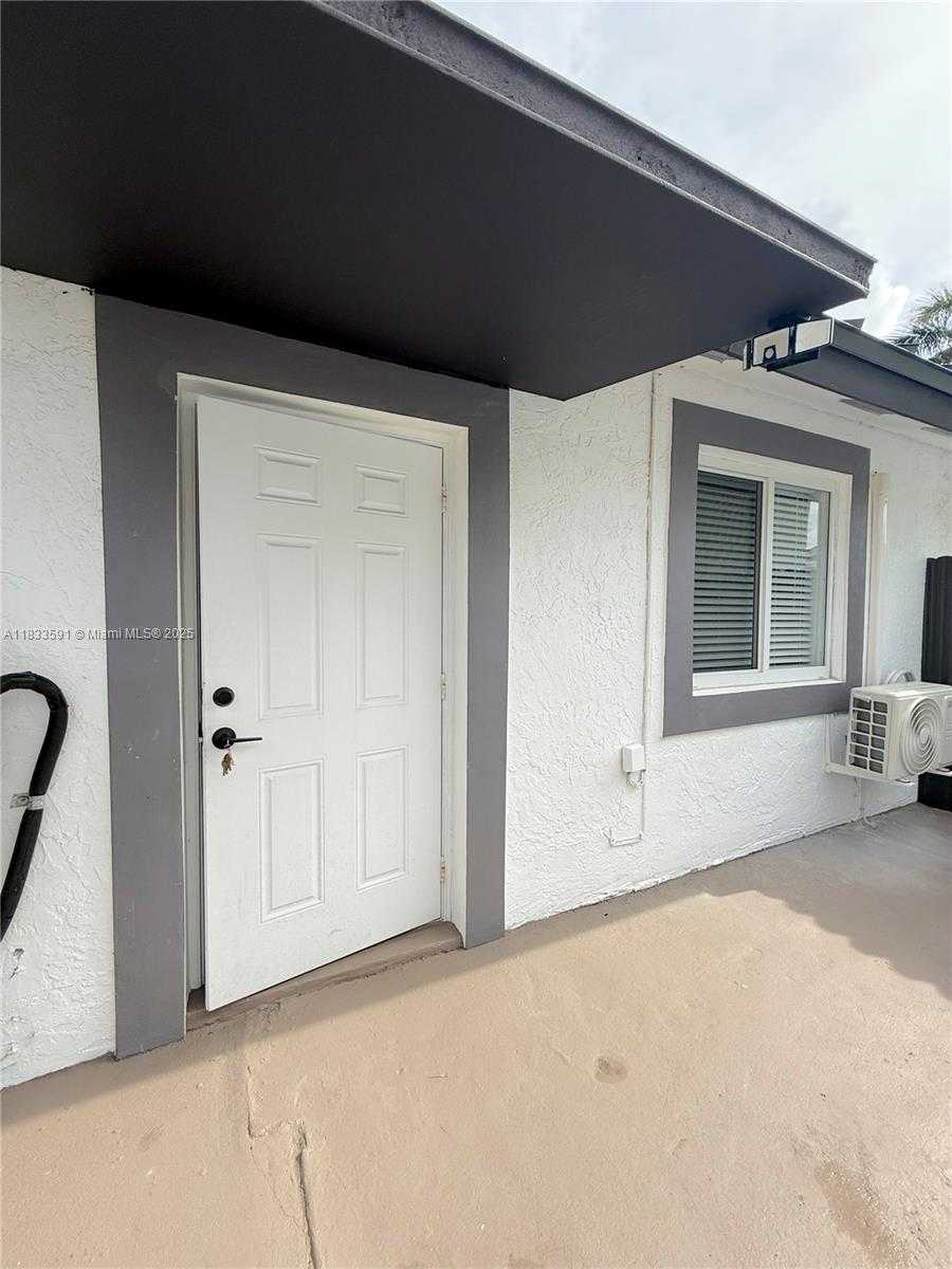 Small Image of 4536 SOUTH WEST 142ND PL ##1, Miami Number 15