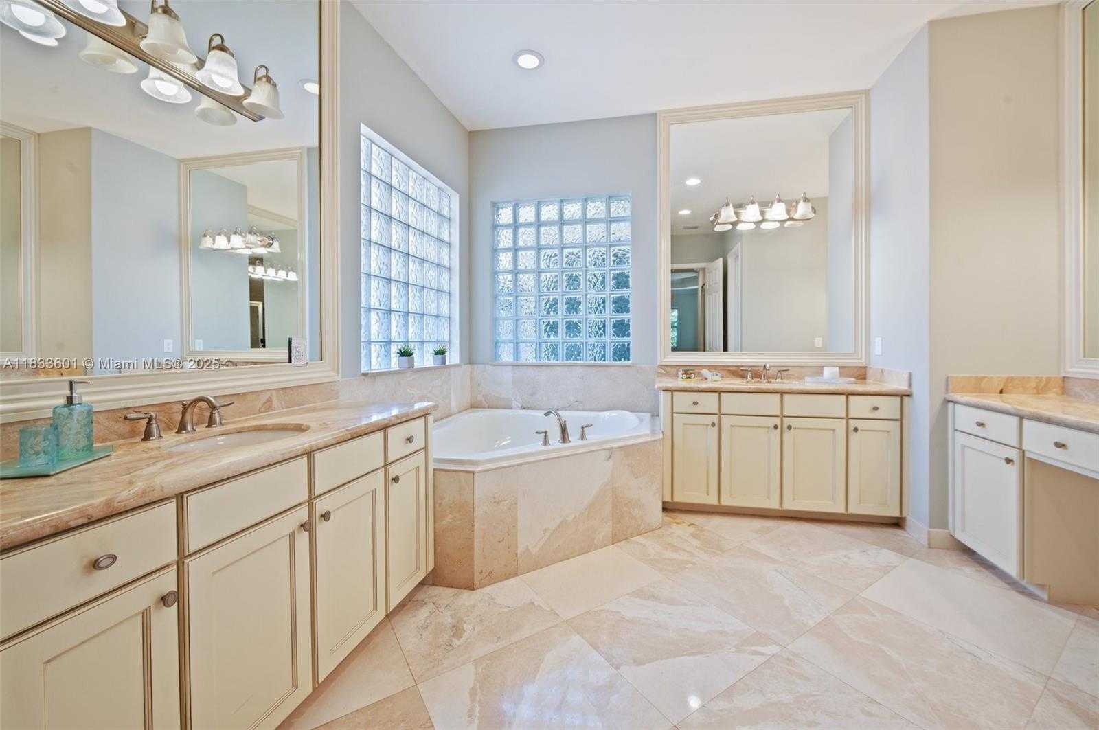 Small Image of 8186 FIERA RIDGE DR, Boynton Beach Number 17