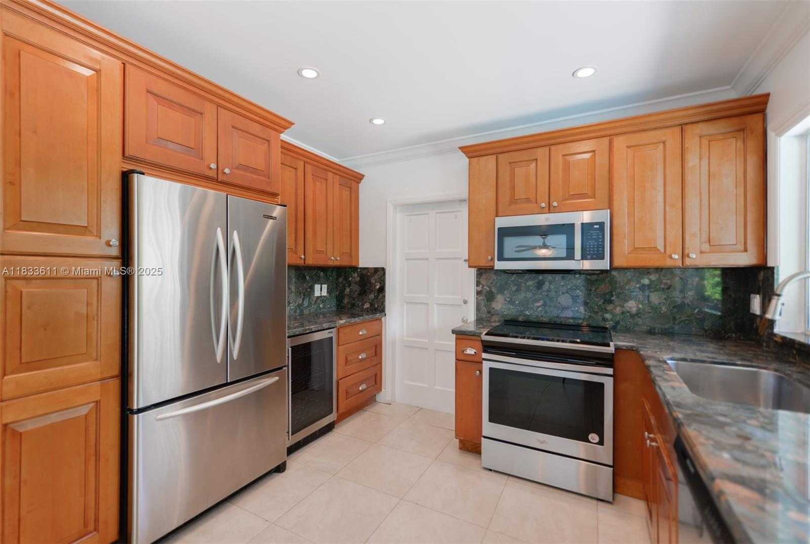 Small Image of 3615 RIVIERA CT #3615, Coral Gables Number 13