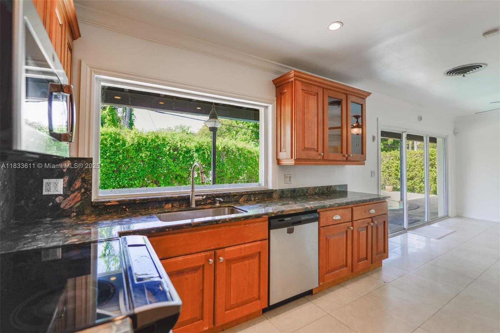 Small Image of 3615 RIVIERA CT #3615, Coral Gables Number 14