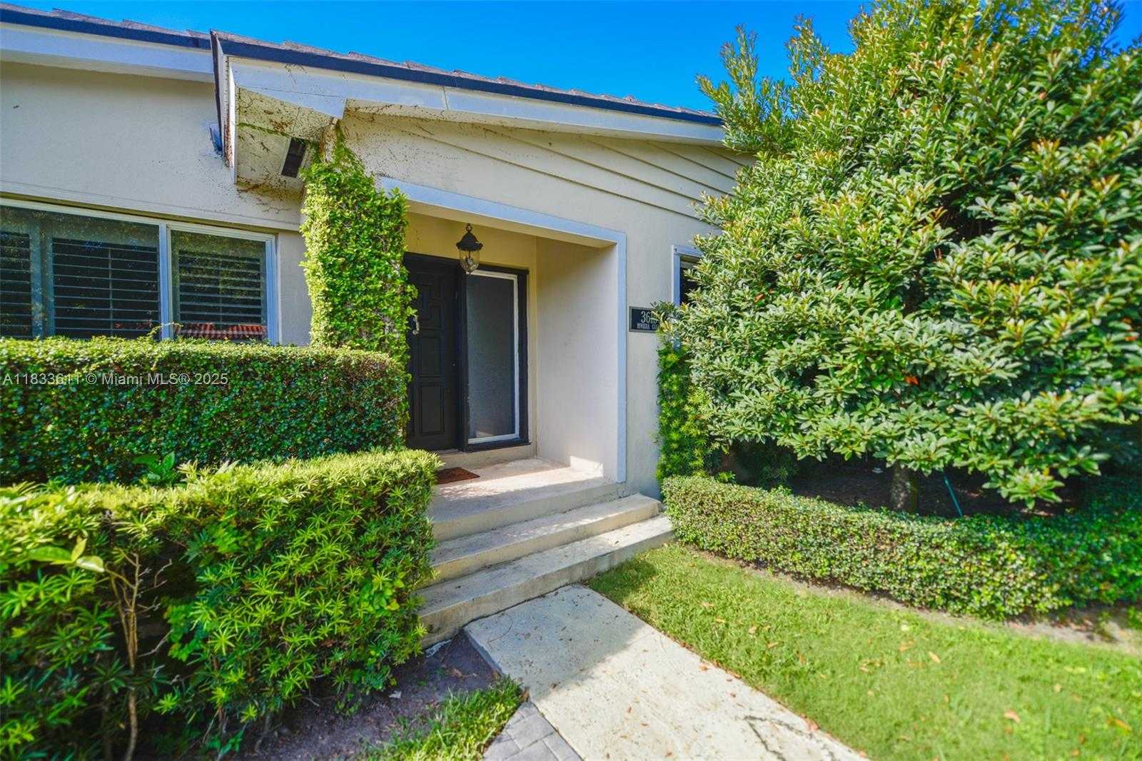 Small Image of 3615 RIVIERA CT #3615, Coral Gables Number 2