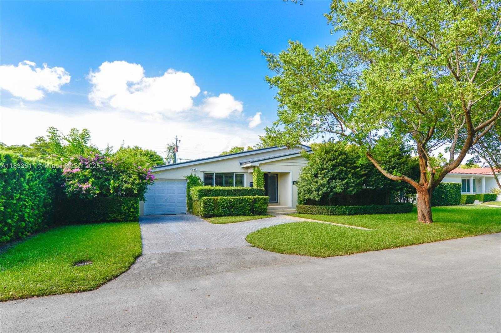 Small Image of 3615 RIVIERA CT #3615, Coral Gables Number 3