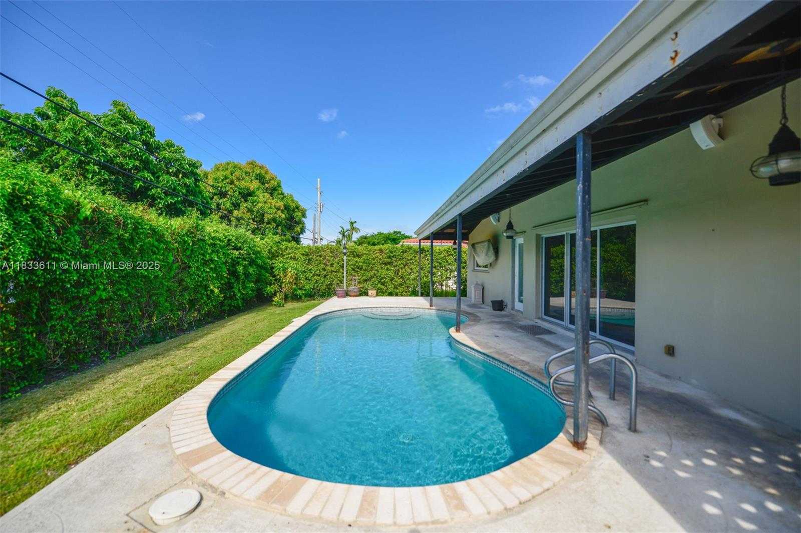 Small Image of 3615 RIVIERA CT #3615, Coral Gables Number 38