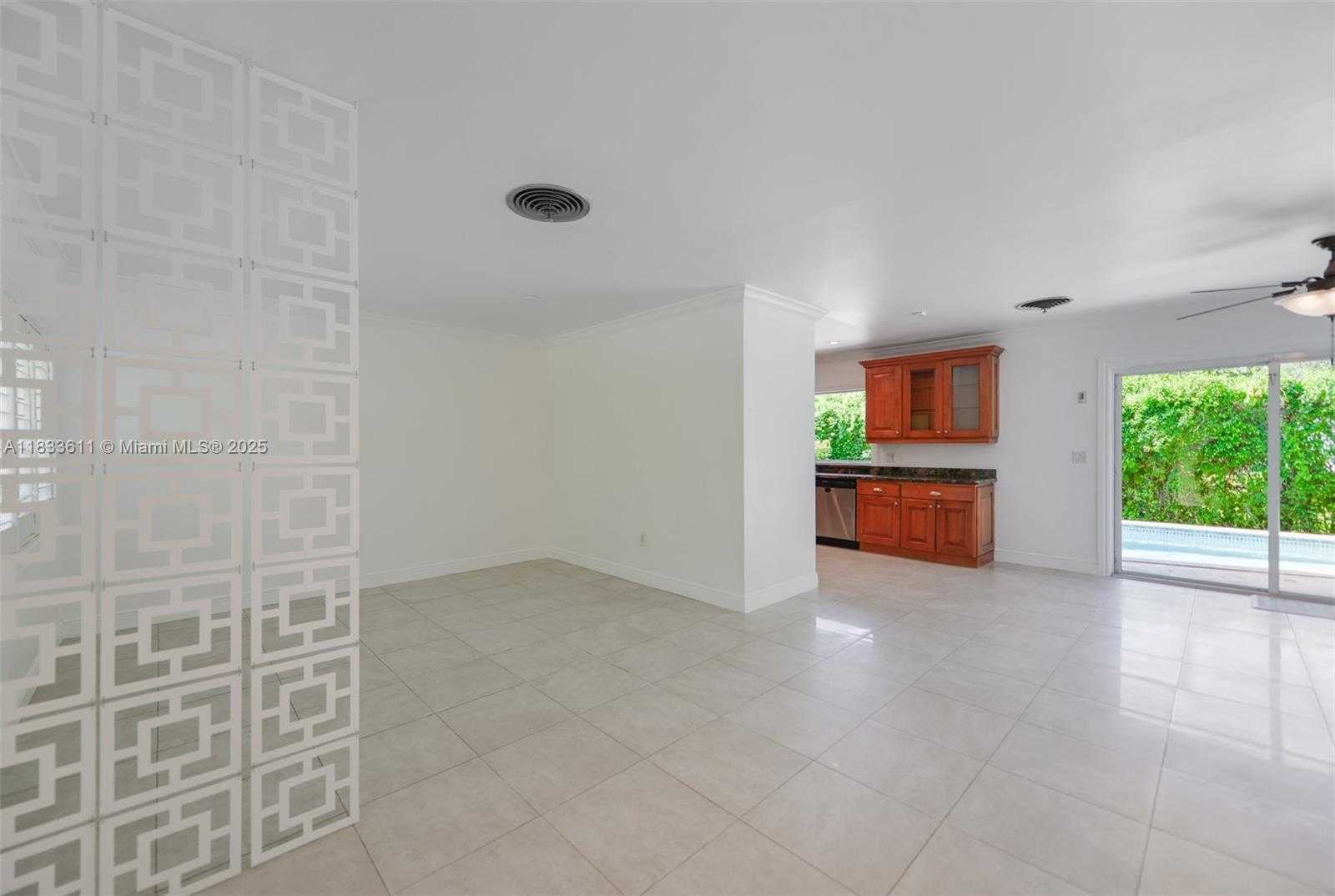 Small Image of 3615 RIVIERA CT #3615, Coral Gables Number 4