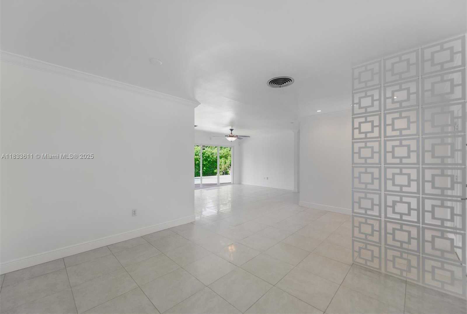 Small Image of 3615 RIVIERA CT #3615, Coral Gables Number 7
