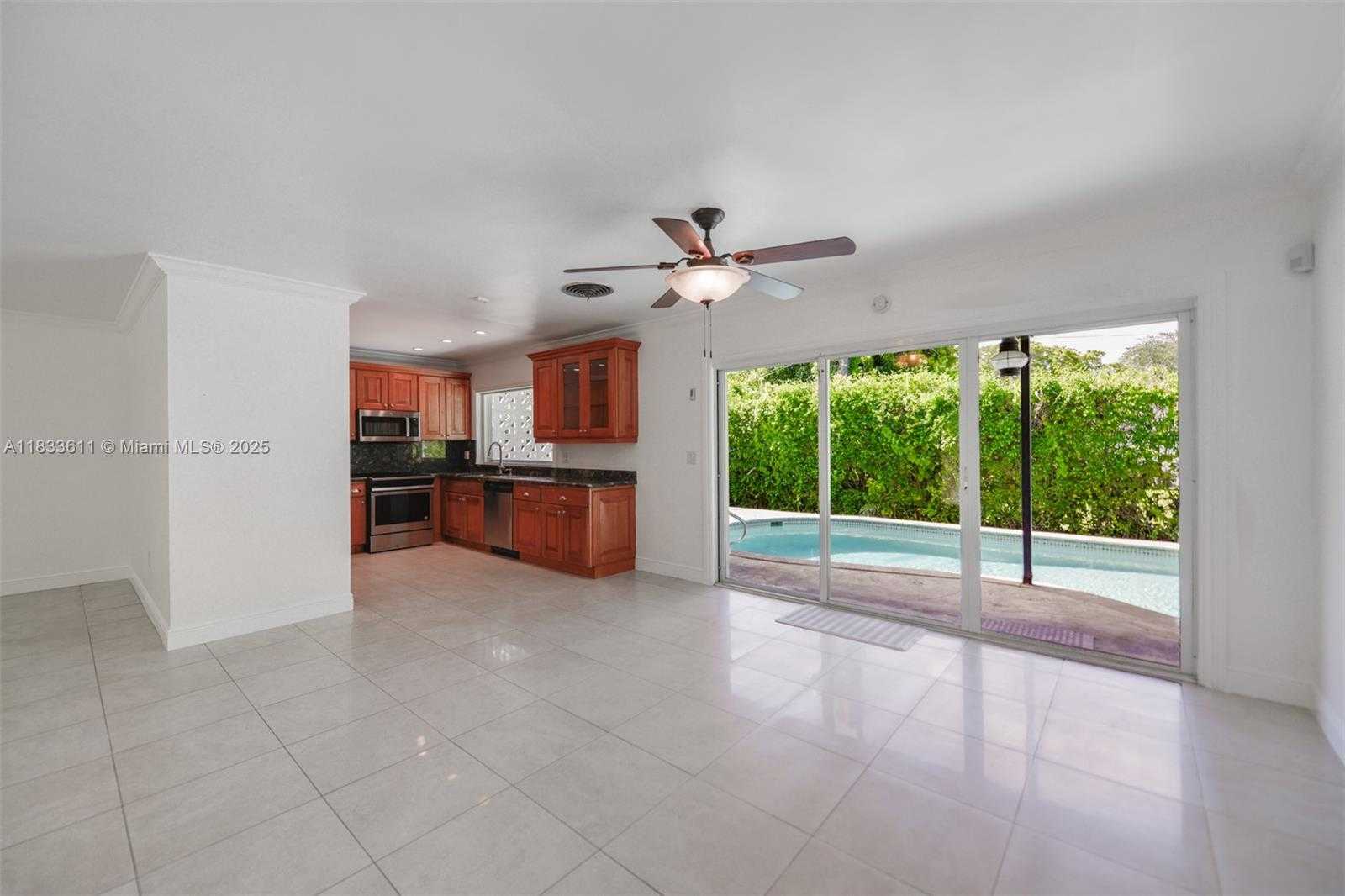 Small Image of 3615 RIVIERA CT #3615, Coral Gables Number 8