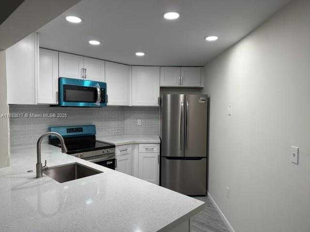Small Image of 9421 FONTAINEBLEAU BLVD #106-35, Miami Number 11