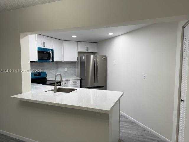Small Image of 9421 FONTAINEBLEAU BLVD #106-35, Miami Number 12