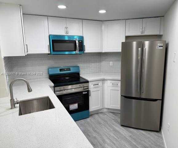 Small Image of 9421 FONTAINEBLEAU BLVD #106-35, Miami Number 13
