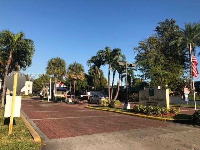 Small Image of 9421 FONTAINEBLEAU BLVD #106-35, Miami Number 3