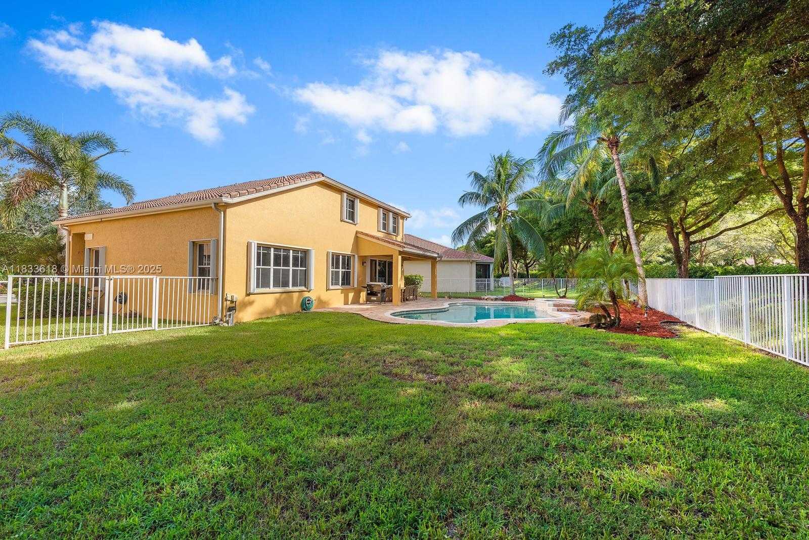 Small Image of 4008 STAGHORN LN, Weston Number 32