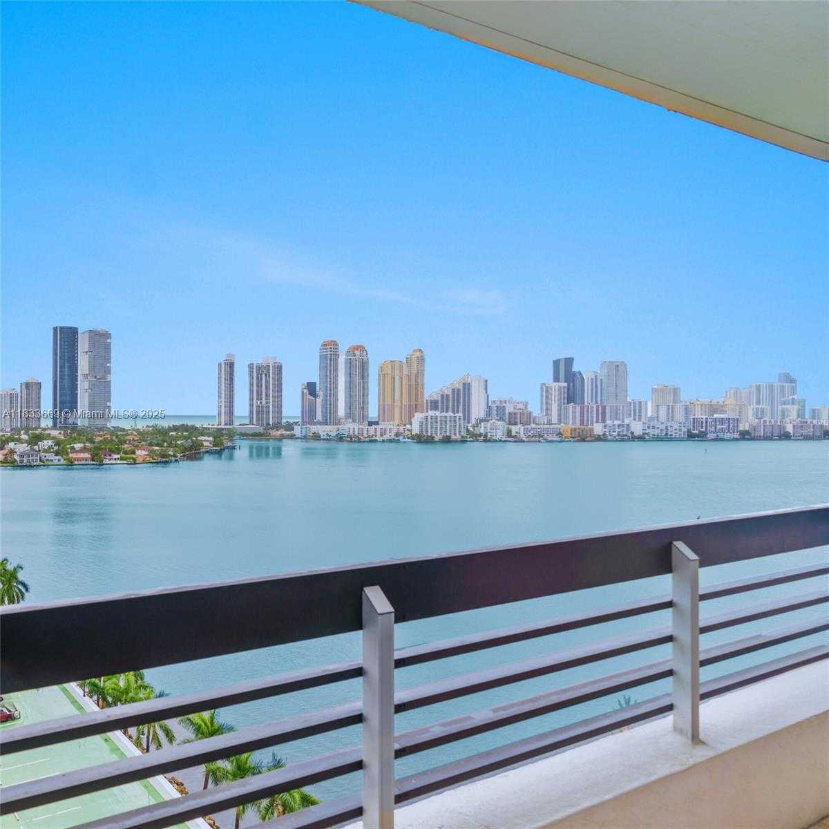 Small Image of 3530 MYSTIC POINTE DR #1714, Aventura Number 5