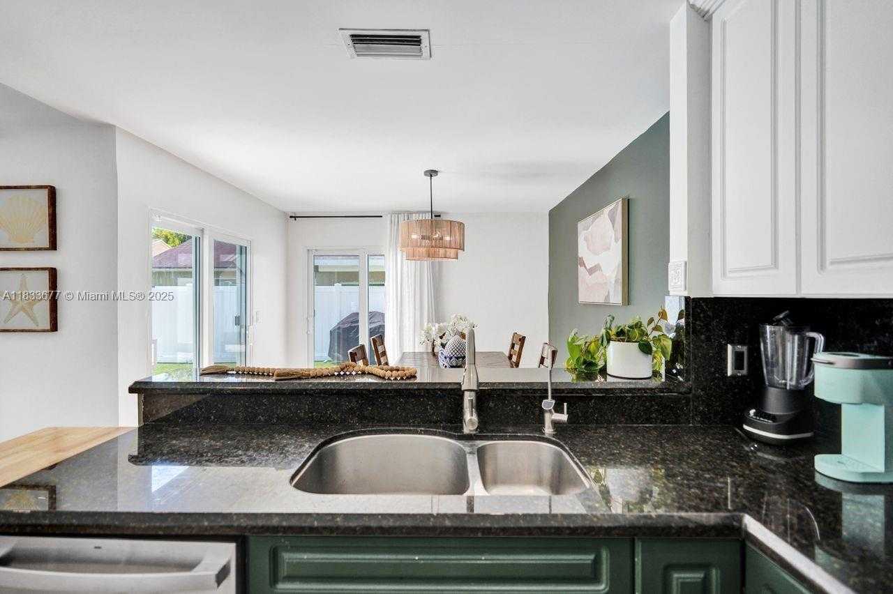 Small Image of 18998 CLOUD LAKE CIR, Boca Raton Number 24