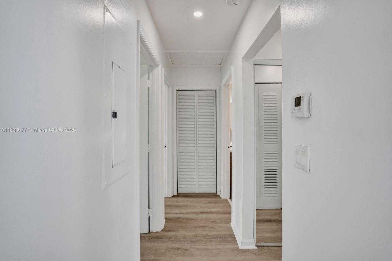 Small Image of 18998 CLOUD LAKE CIR, Boca Raton Number 32