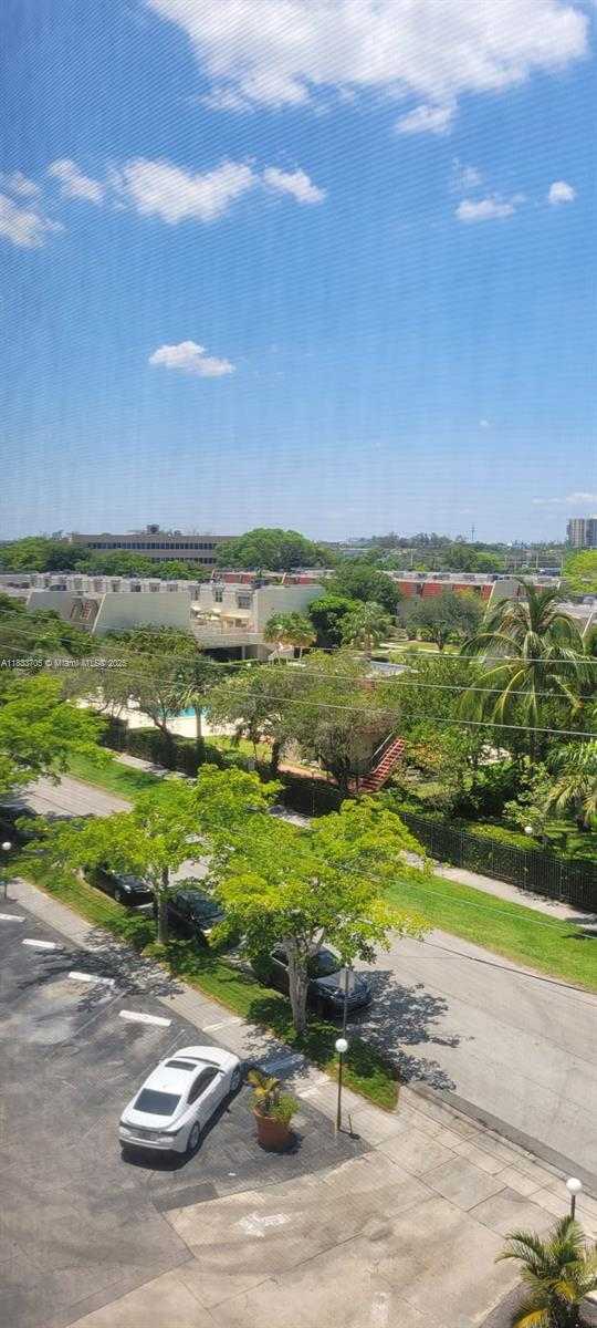 Small Image of 1750 NORTH EAST 115TH ST #608, Miami Number 12