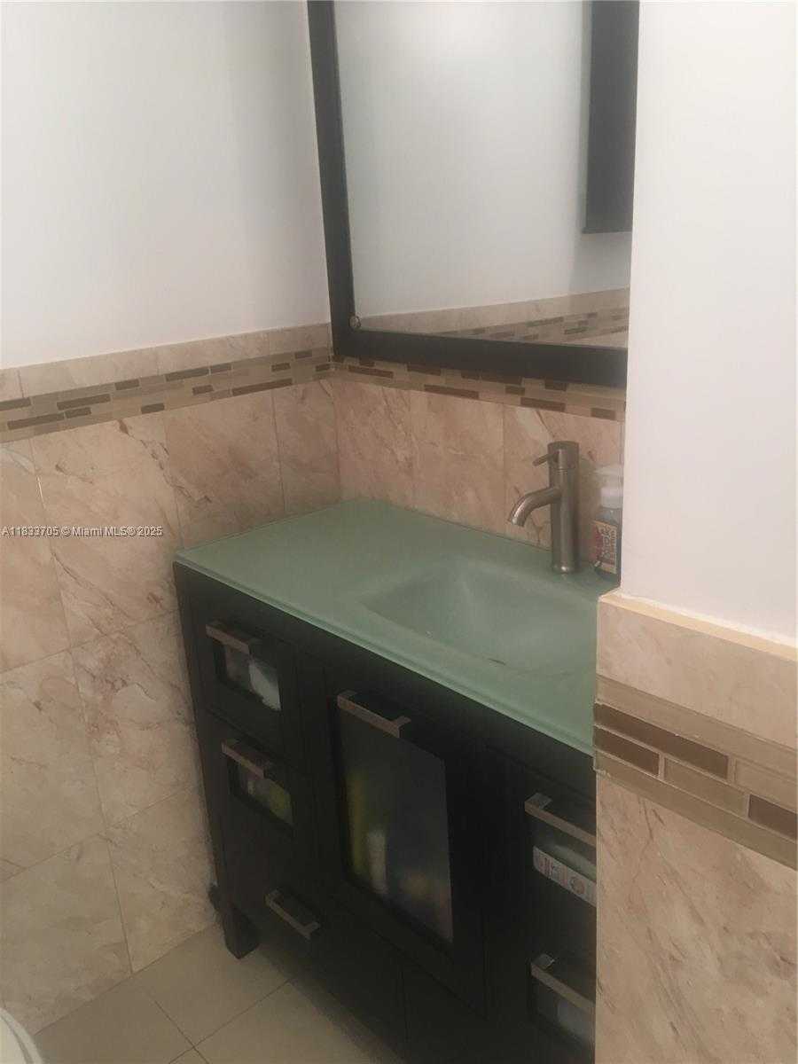 Small Image of 1750 NORTH EAST 115TH ST #608, Miami Number 2