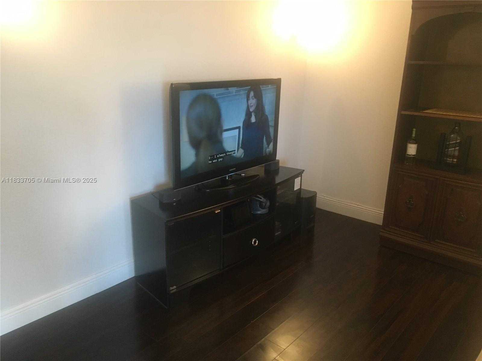 Small Image of 1750 NORTH EAST 115TH ST #608, Miami Number 5