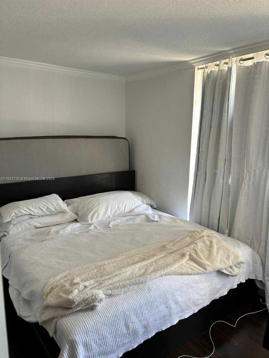 Small Image of 1750 NORTH EAST 115TH ST #608, Miami Number 7
