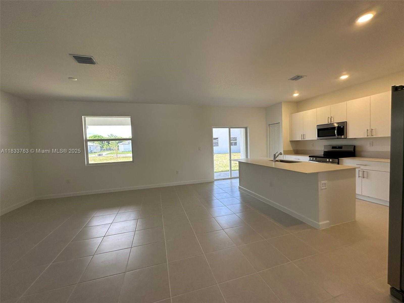Small Image of 13249 SW 189 TERR, Miami Number 10