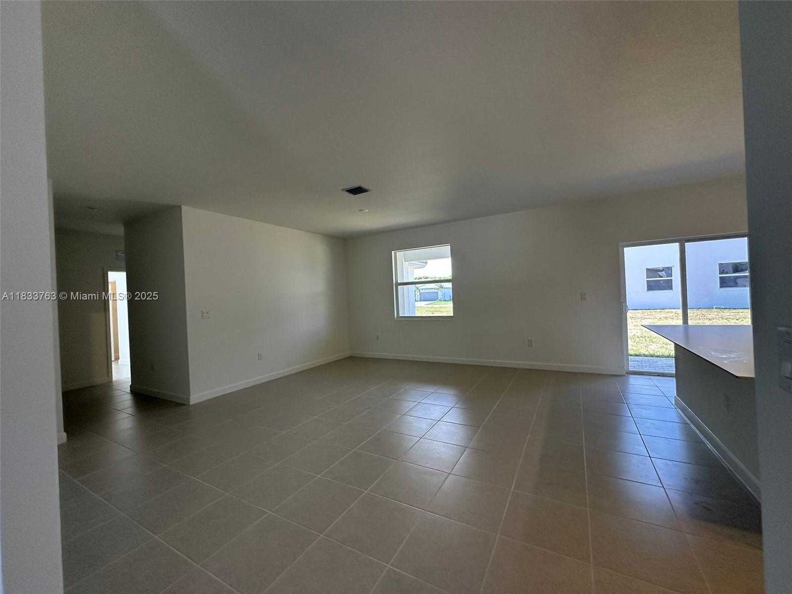 Small Image of 13249 SW 189 TERR, Miami Number 12