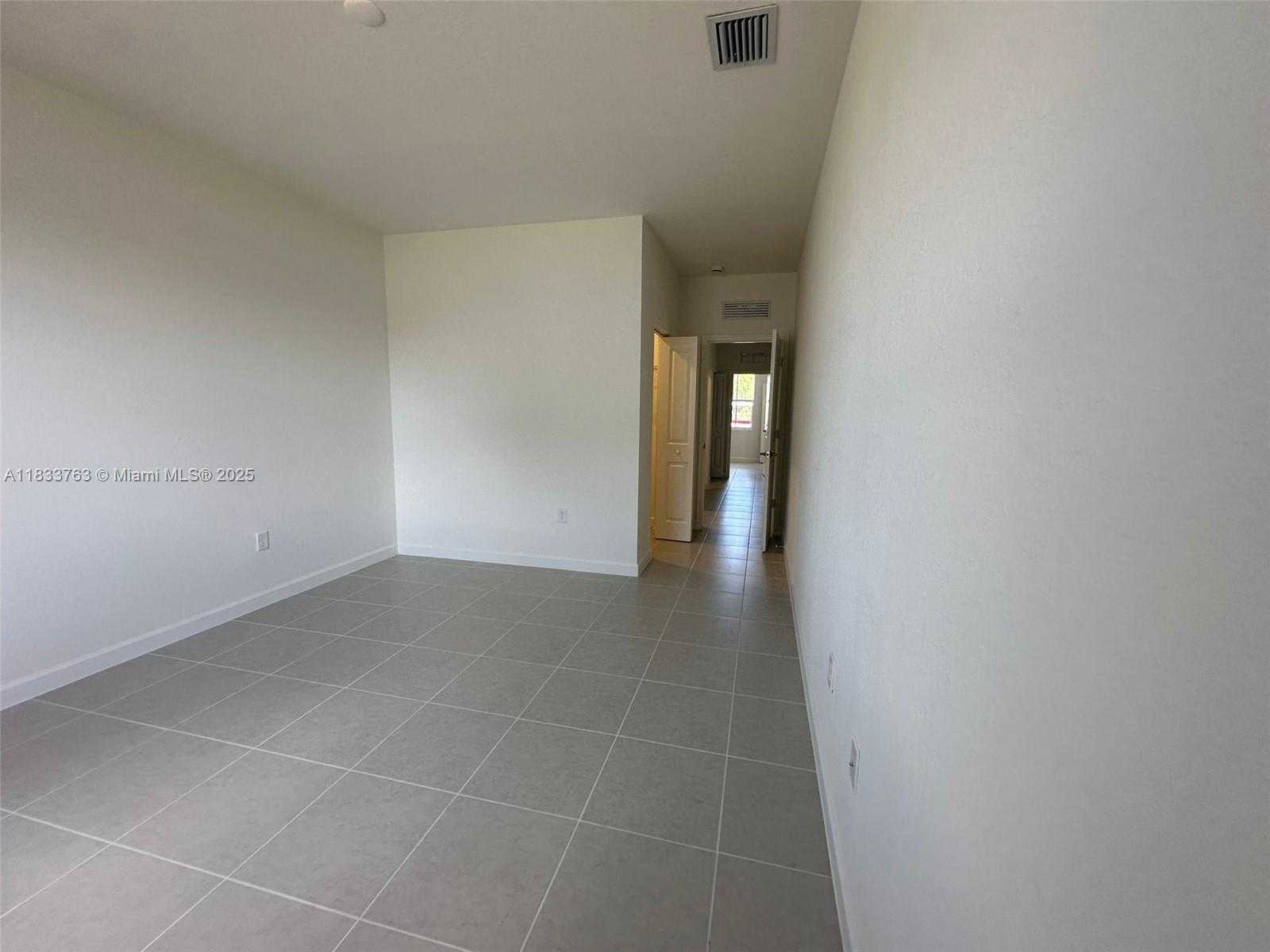 Small Image of 13249 SW 189 TERR, Miami Number 15