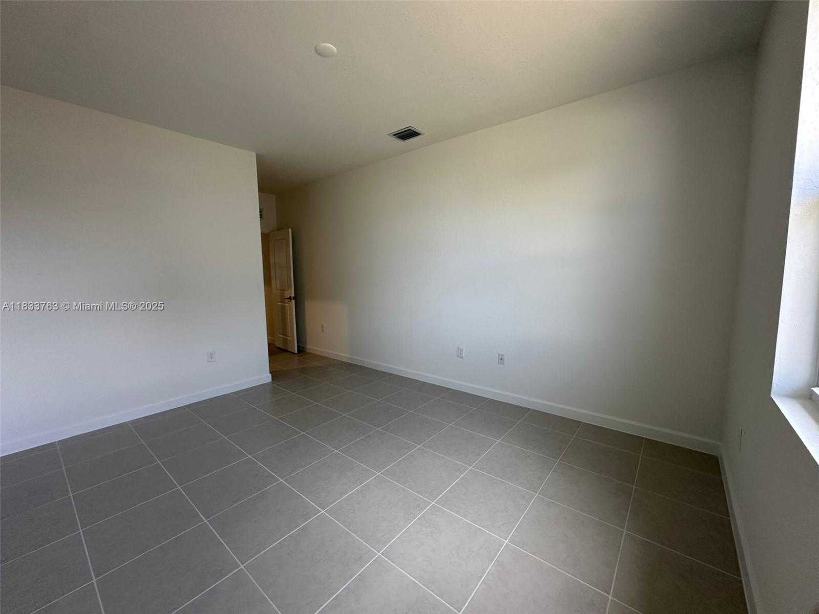 Small Image of 13249 SW 189 TERR, Miami Number 16