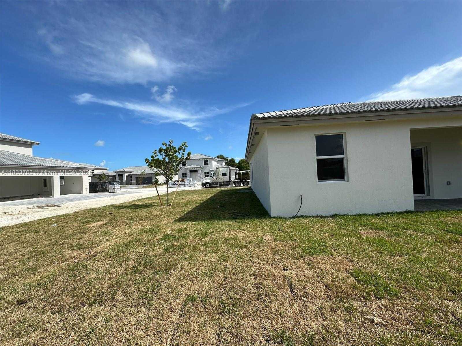 Small Image of 13249 SW 189 TERR, Miami Number 23