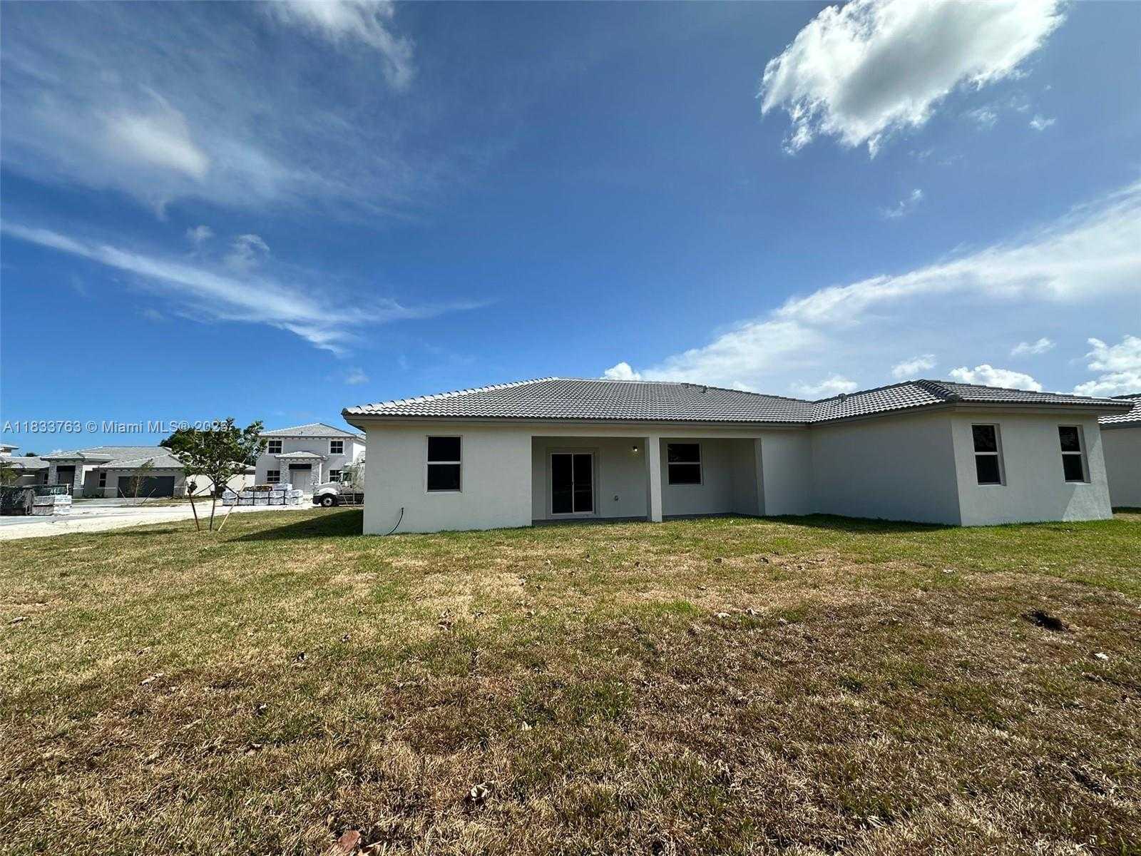 Small Image of 13249 SW 189 TERR, Miami Number 24