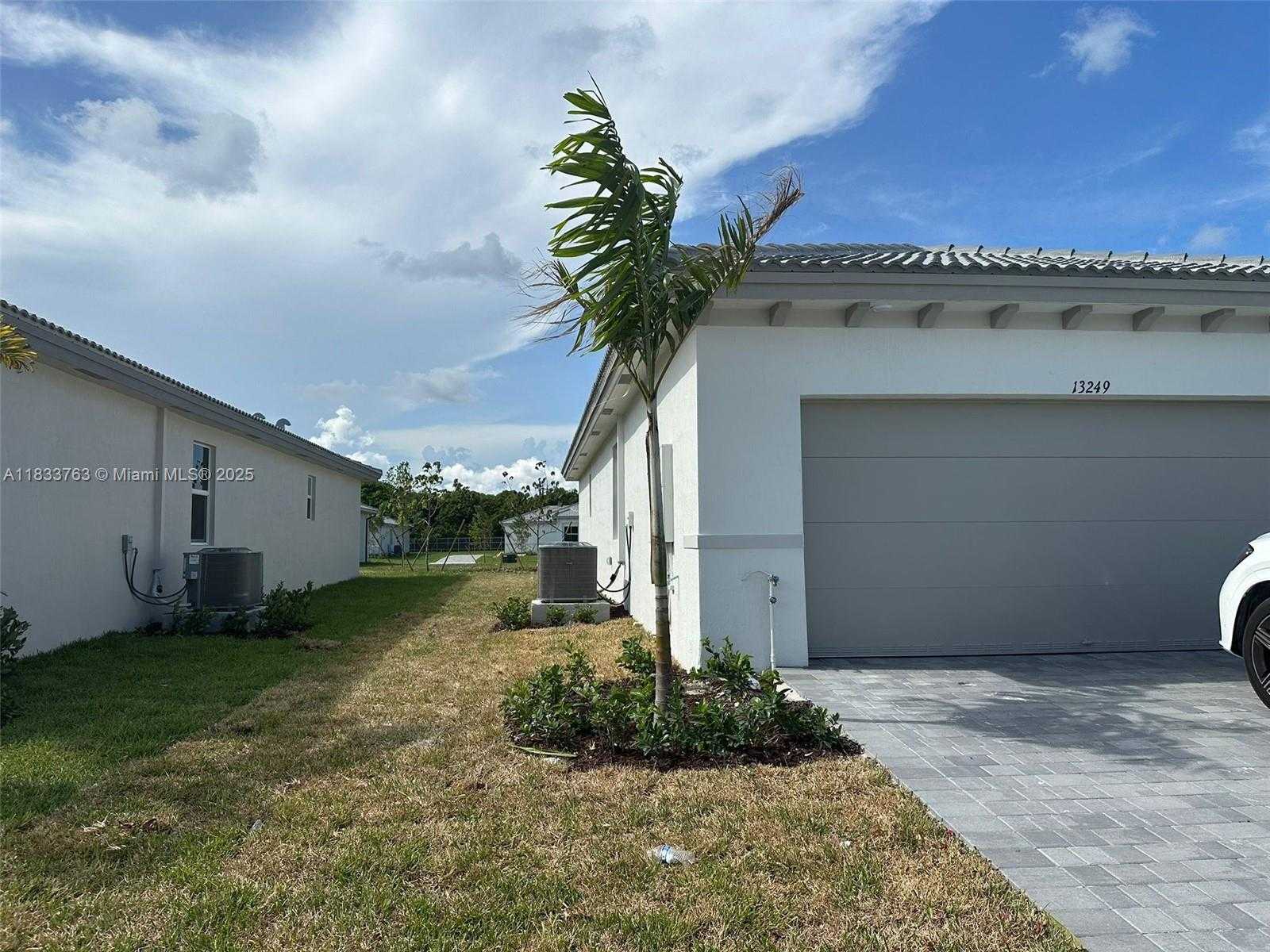 Small Image of 13249 SW 189 TERR, Miami Number 25