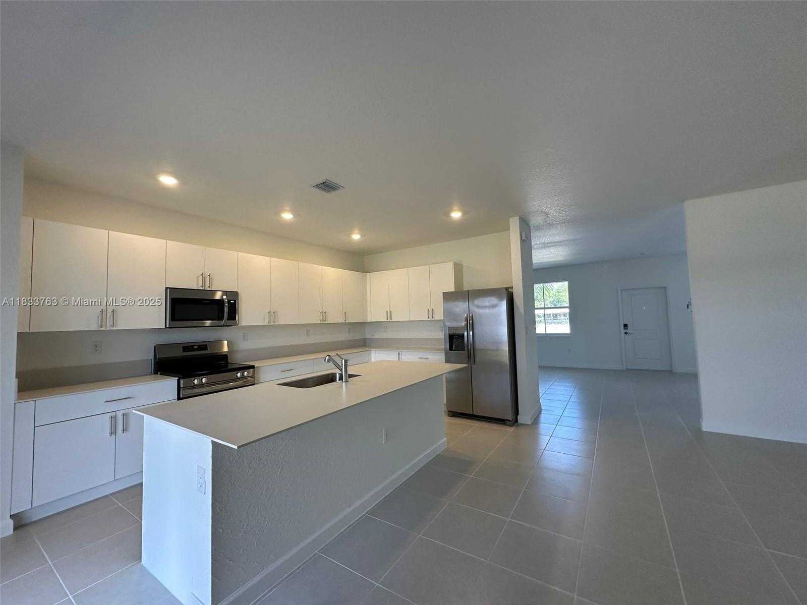 Small Image of 13249 SW 189 TERR, Miami Number 4
