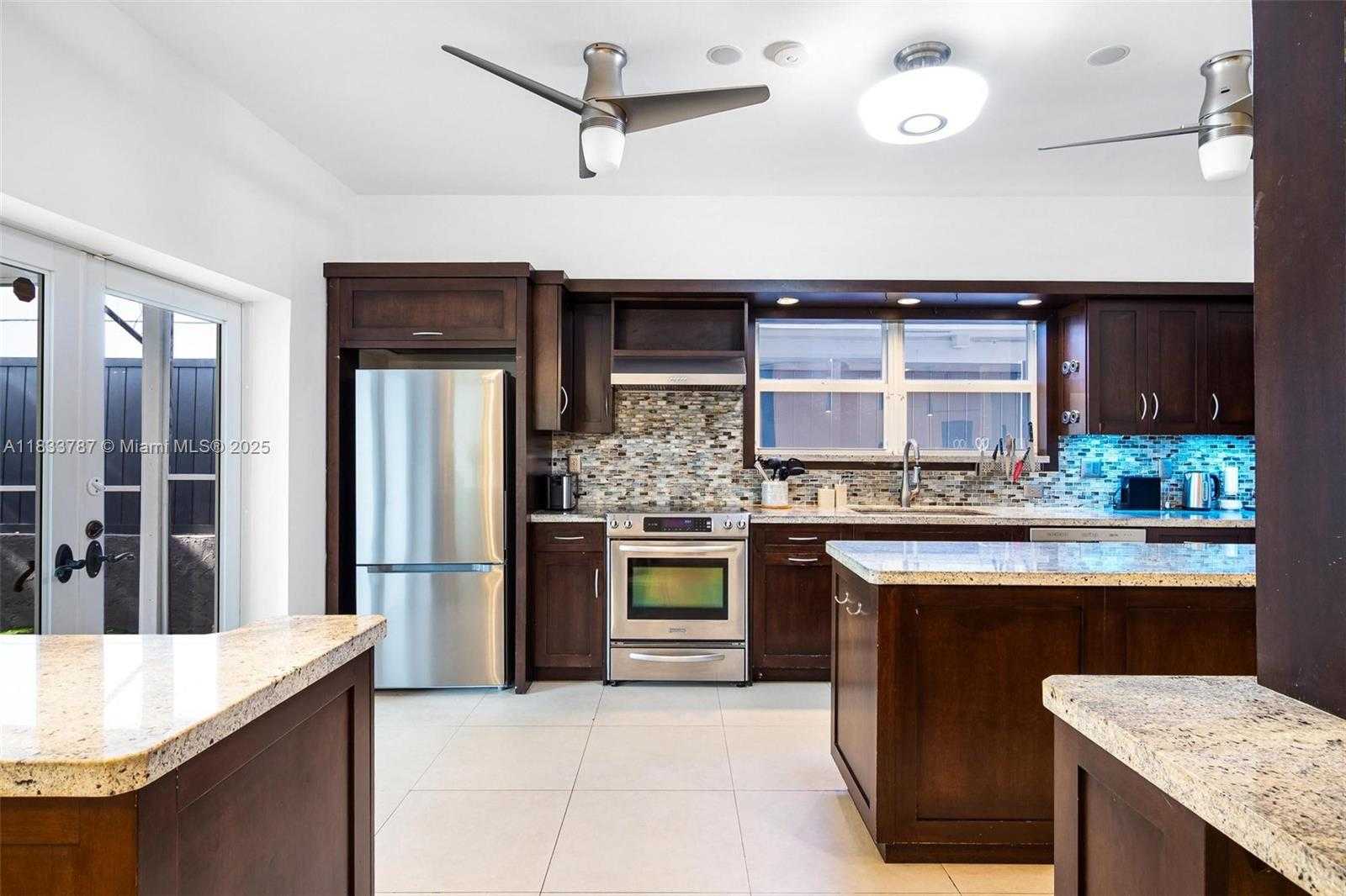 Small Image of 7701 NORTH EAST 8TH AVE, Miami Number 14