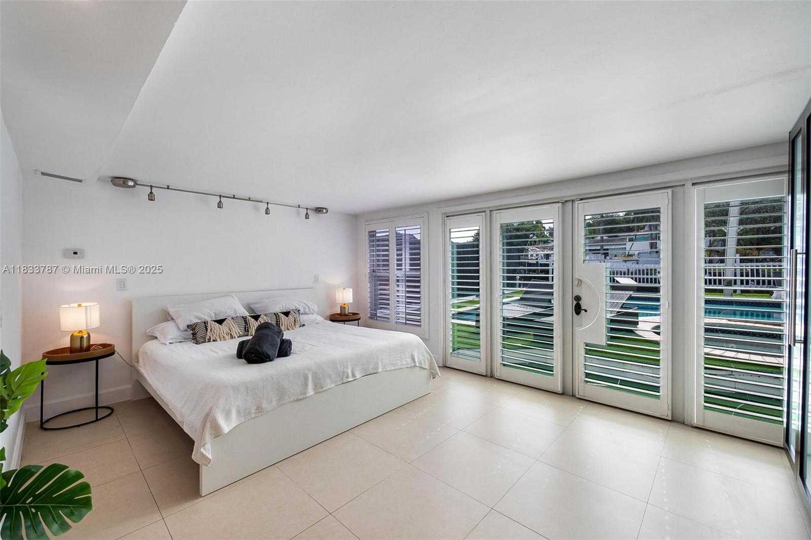 Small Image of 7701 NORTH EAST 8TH AVE, Miami Number 20