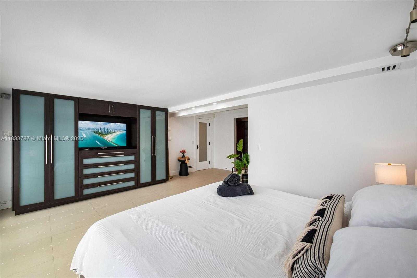 Small Image of 7701 NORTH EAST 8TH AVE, Miami Number 21