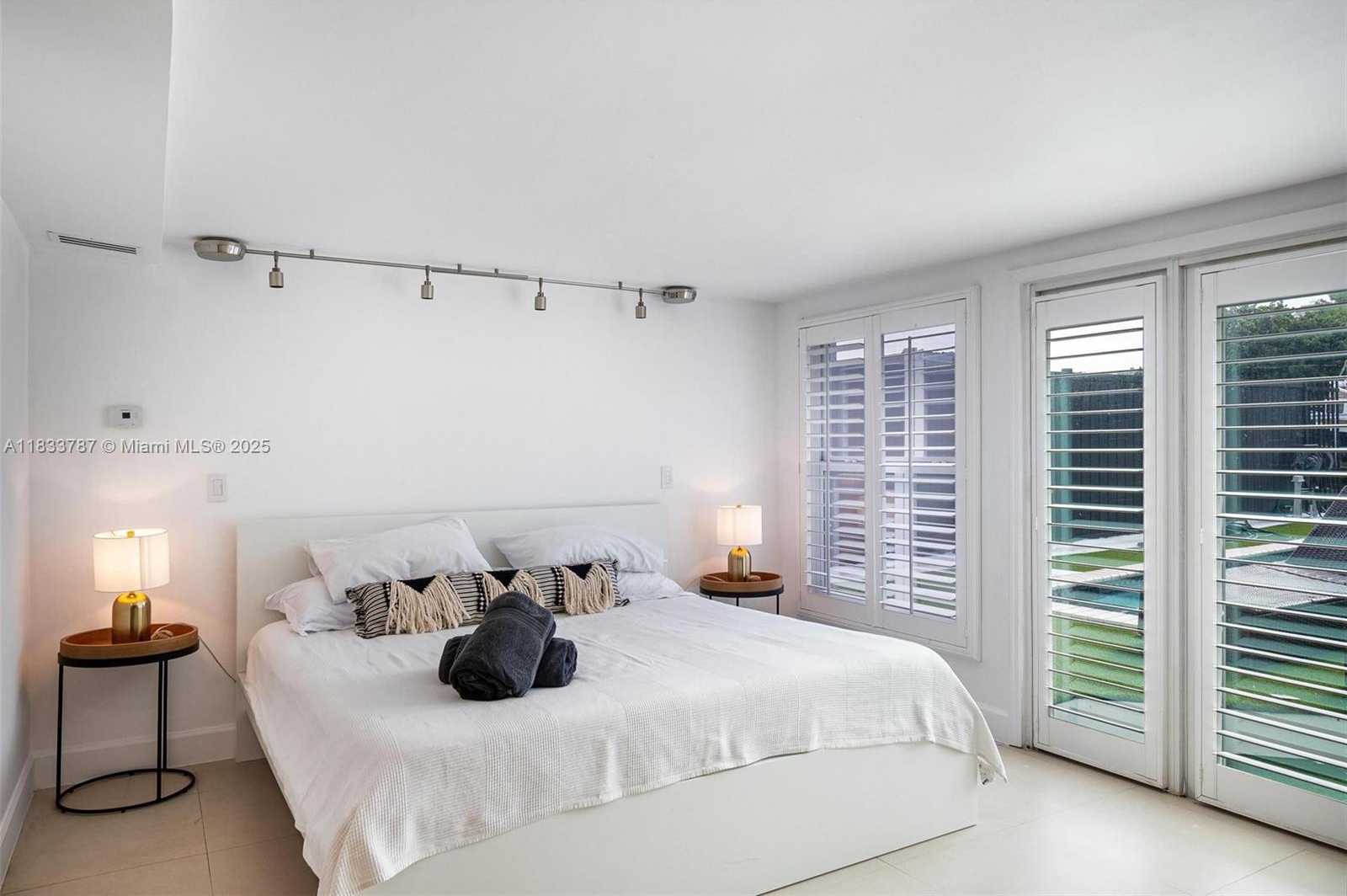 Small Image of 7701 NORTH EAST 8TH AVE, Miami Number 22