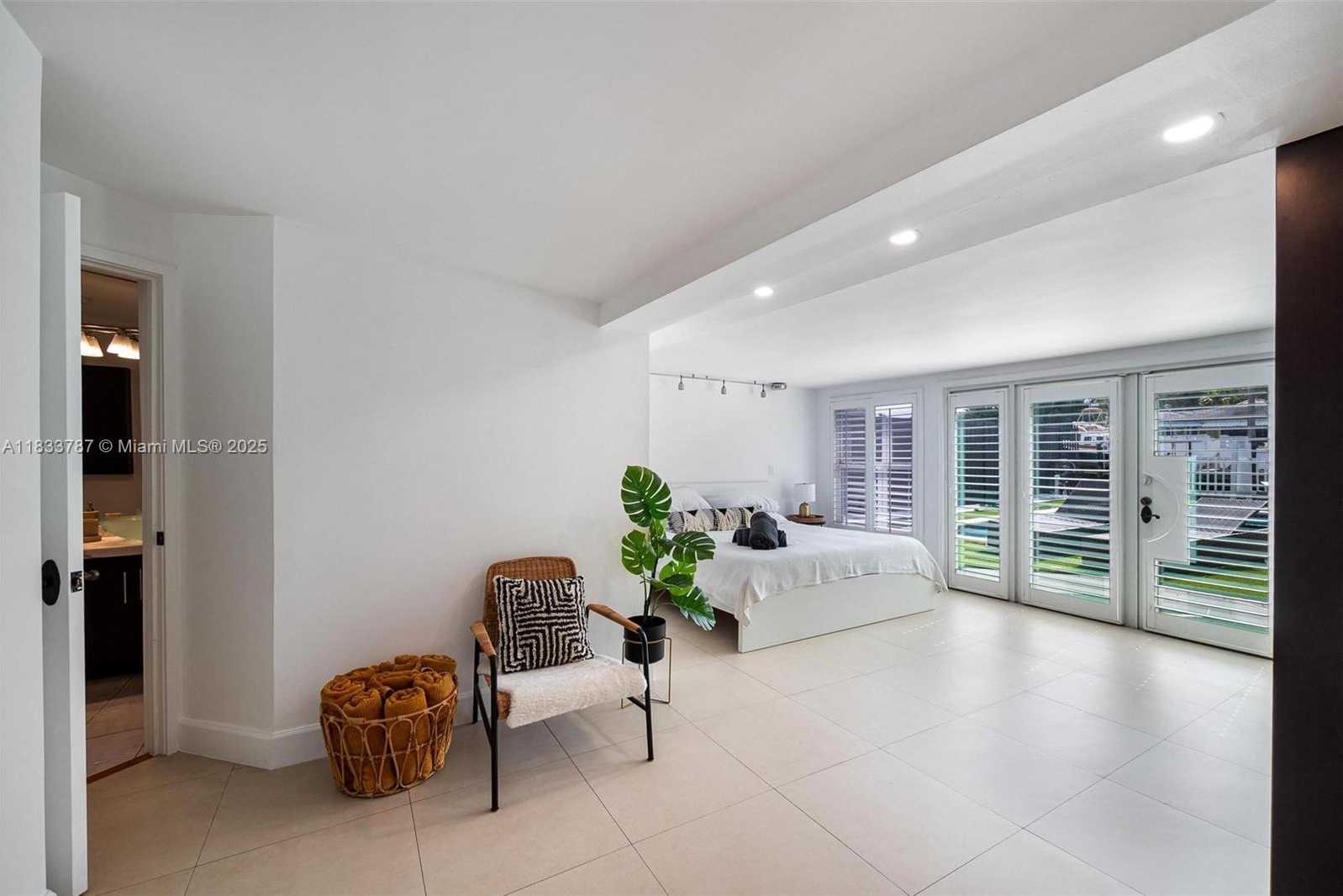 Small Image of 7701 NORTH EAST 8TH AVE, Miami Number 25