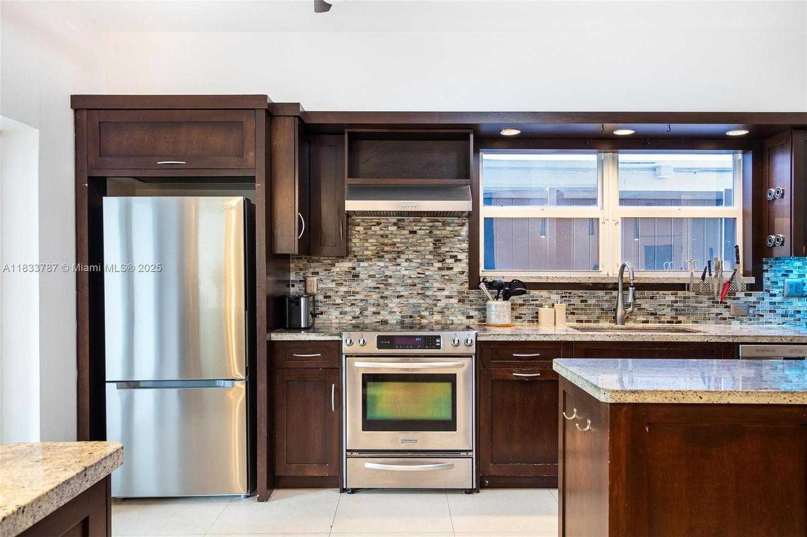 Small Image of 7701 NORTH EAST 8TH AVE, Miami Number 3