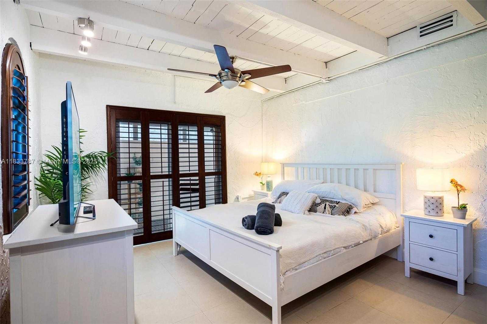 Small Image of 7701 NORTH EAST 8TH AVE, Miami Number 30