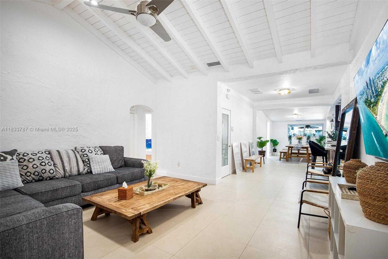 Small Image of 7701 NORTH EAST 8TH AVE, Miami Number 9