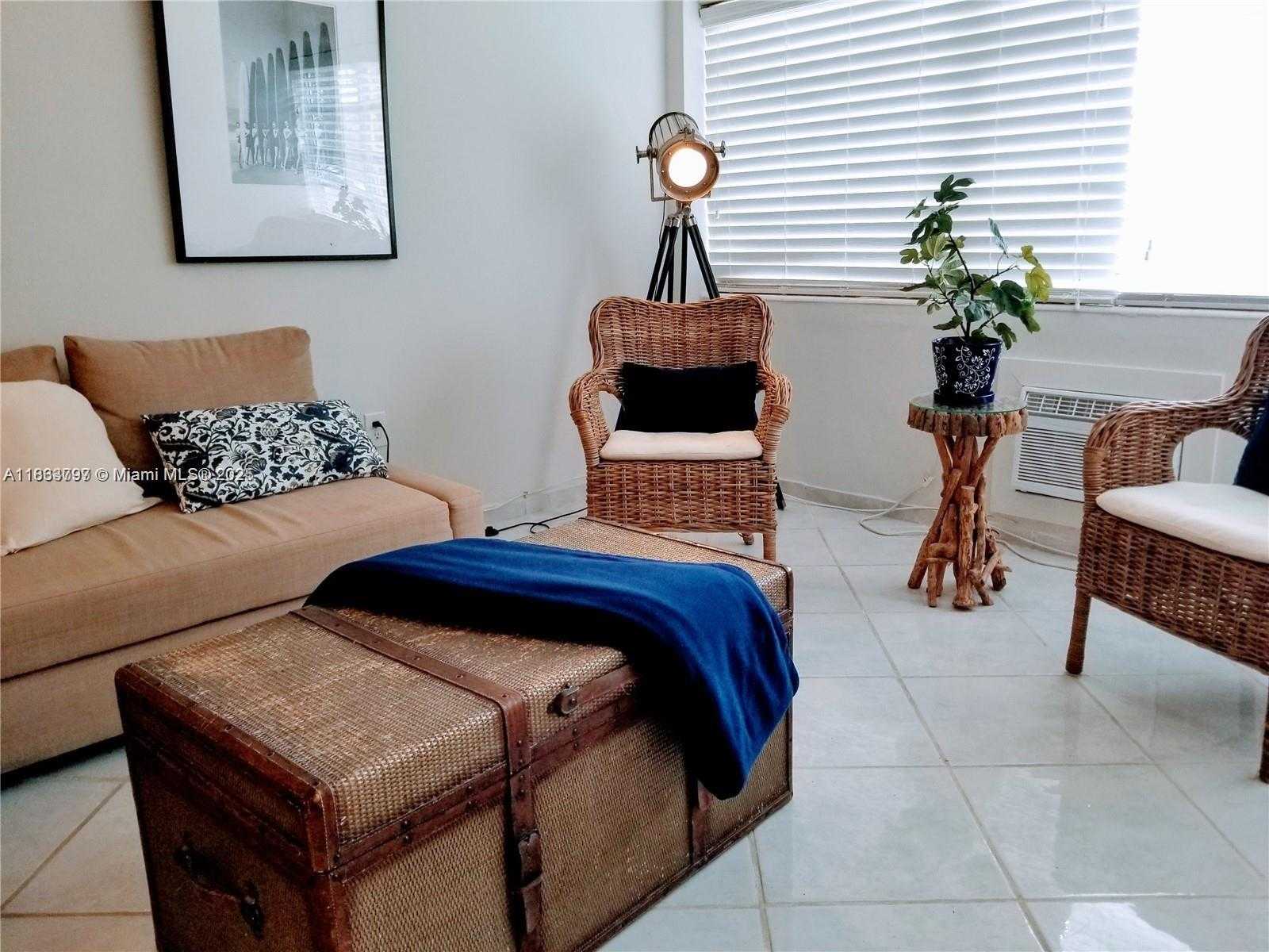 Small Image of 220 KINGS POINT DR #111, Sunny Isles Beach Number 10