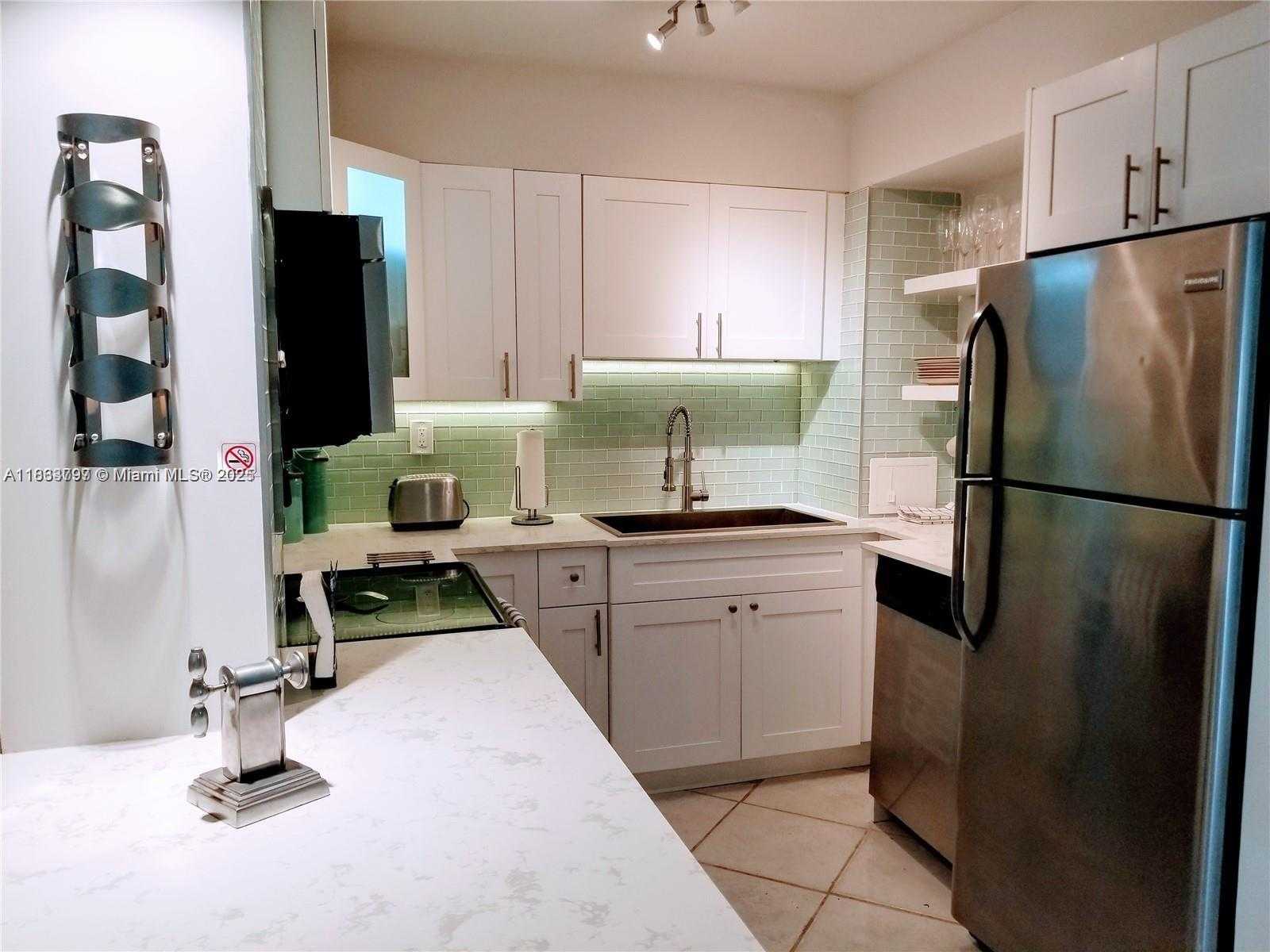 Small Image of 220 KINGS POINT DR #111, Sunny Isles Beach Number 14