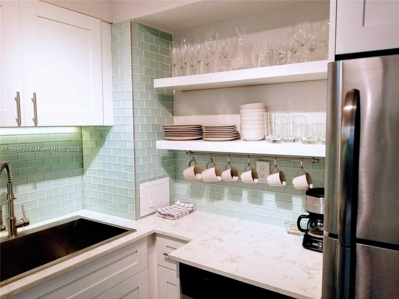 Small Image of 220 KINGS POINT DR #111, Sunny Isles Beach Number 15