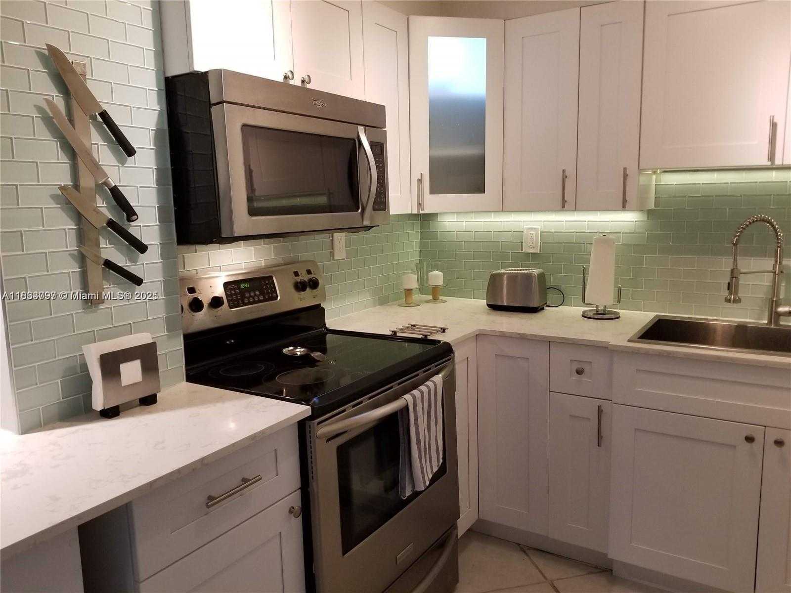 Small Image of 220 KINGS POINT DR #111, Sunny Isles Beach Number 17